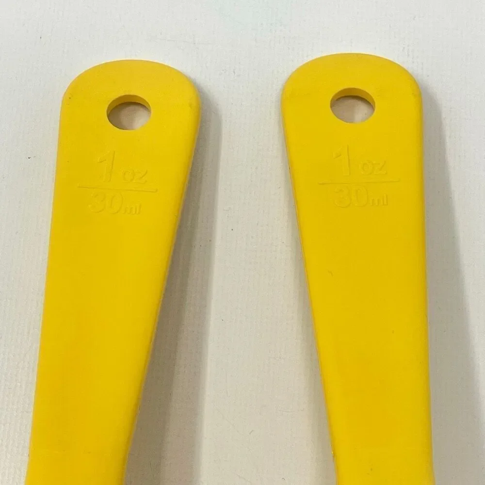 Carlisle 4921 & 4923 1 oz 30ml Yellow Short Handle Portion Spoon Lot of 2